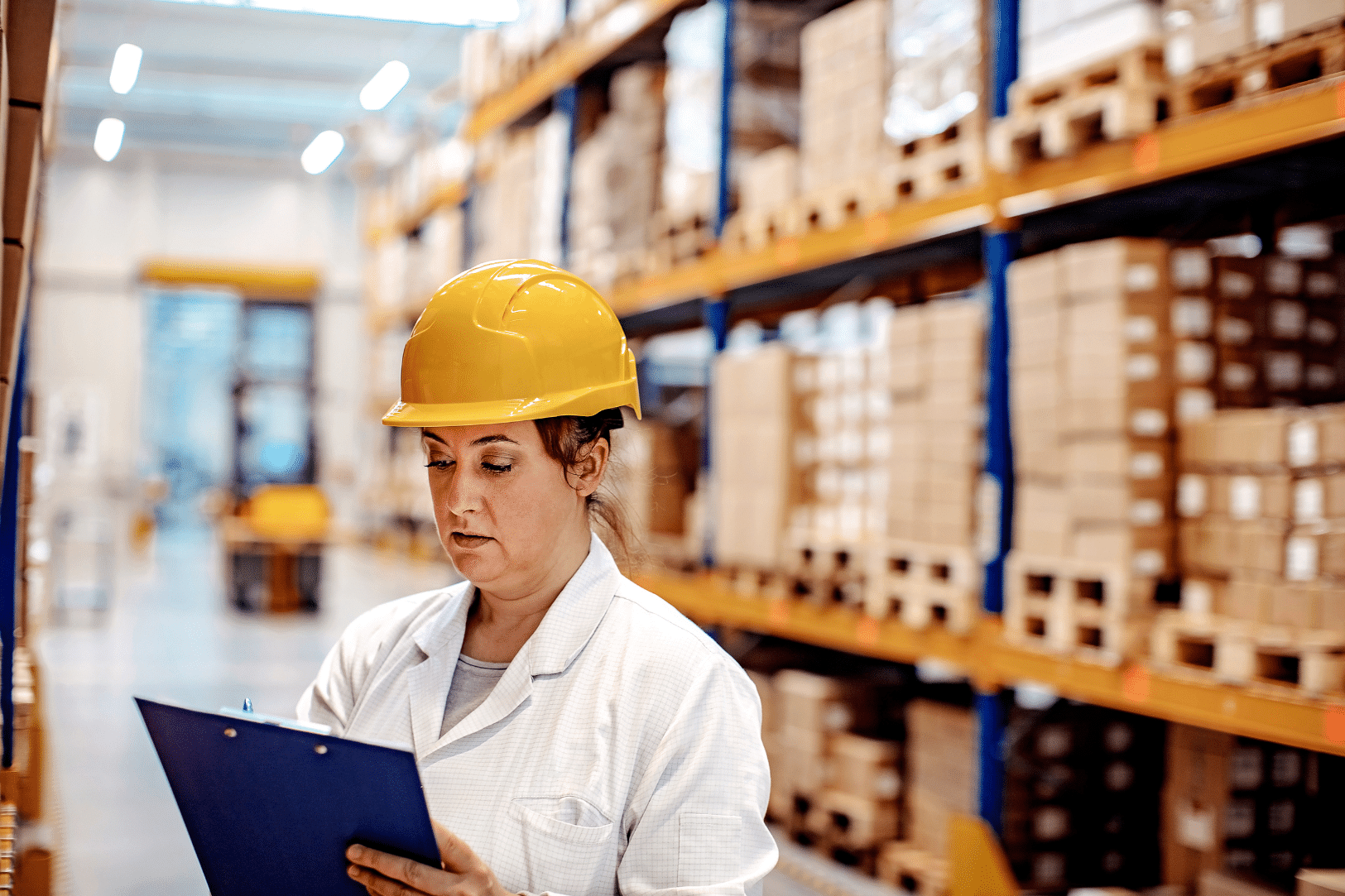 Agent magasinier dans un dépôt